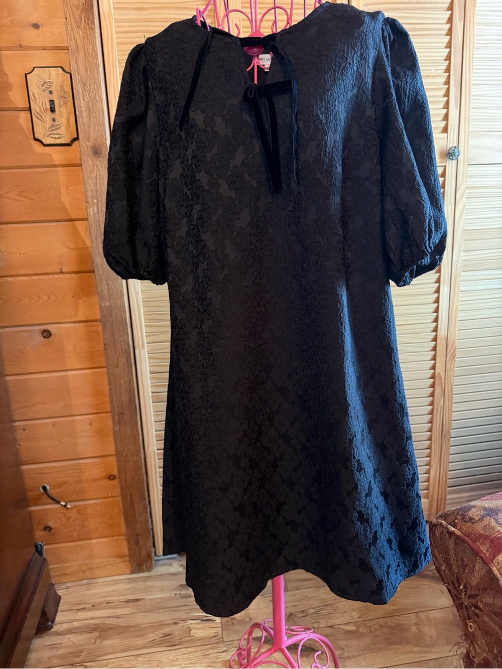 Elegant Black Lace Mini Dress with Puff Sleeves and Velvet Tie